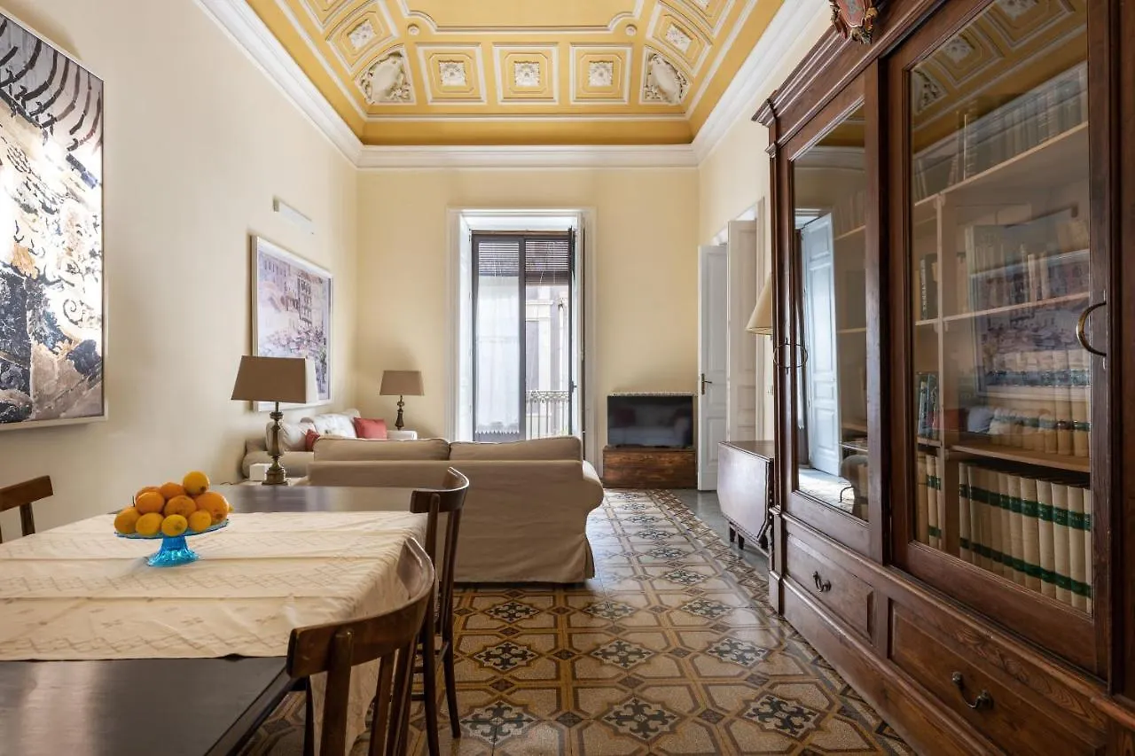 Catania City Center Historical Building Home contacts